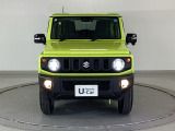 最新のLEDヘッドライトで、より明るく遠くまで照らします!フロントバンパーにはフォグライトが装着されています。