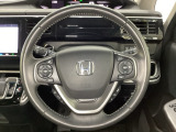 ハンドルにHondaセンシング系のクルーズコントロールやレーンキープアシストなどのスイッチと、オーディオの操作スイッチが装備されています。ハンドルから手を離さず安全に操作できます。