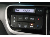 オートエアコン装備♪室内温度を設定すれば自動的に風量の調整をしてくれます♪車内をいつでも快適に保てます♪