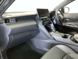 広々とした車内空間に優れた燃費性能。更にデザインも上質で人気のお車です!