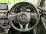インテリアに合わせたデザインのステアリングは、運転される方のことも考え、運転しやすい形状、大きさです。是非一度、実際に触ってお確かめください。