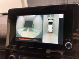 フロントカメラは運転席よりも前の視界を確保することで事前に危険を予知し、事故や衝突を防ぎます。
