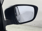 【BSW(後側方車両検知警報)/インテリジェント BSI(後側方衝突防止支援システム)】隣車線のクルマを検知して、お知らせします!※車種によって機能が異なります。※機能には限界があります。