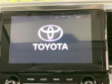 【メーカー純正ナビ】インテリアに溶け込むスタイリッシュな「専用設計」メーカーナビを装備♪視認性や操作性など基本性能にも優れ、より上質なカーライフをお楽しみいただけます。