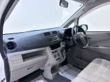 ダイハツのお店では、ダイハツ車を知り尽くしたプロフェッショナルが、専用の診断機器を使って各システムを点検しております。