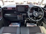[室内]黒を基調としたシックな室内です☆落ち着いて運転して頂けます♪