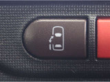片側電動スライドドアのスイッチ付です。車内からもスイッチ一つで楽にドアの開閉が可能です。電動なので開閉時に力を使う必要がなく、半ドアになることもありません!