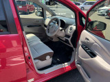 【ゆったりと運転してください】足元空間も広く、スムーズに乗り降りもいただけます♪