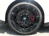 【BMWアロイホイル】軽量かつ強度に拘ったアロイホイル。走行性能ポテンシャルを引き出す設計。車の足元を引き締めてくれる大きなポイントはアロイホイルです。