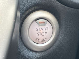 キーを取り出さなくてもエンジン始動ができるプッシュエンジンスターター。車内にキーがあればボタンを押すだけでエンジン始動できます。