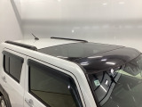 ガラスルーフ搭載車です。