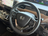 【ステアリングスイッチ】が付いており運転中に前方から目線をそらすことなくオーディオ等の操作が可能なので安心・快適にカーライフをお楽しみいただけます。