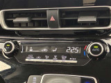 オートエアコンは温度を設定するだけで、自動で風量などを設定してくれます。運転しながら操作も必要ないので、安全性も向上します。