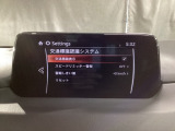 フォワードセンシングカメラで認識した交通標識をディスプレイに表示し、交通標識の見落とし防止を図り、安全運転を支援します。