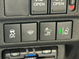 【HondaSENSING】を搭載しております。安全・快適な運転をサポートするためにHondaが独自に開発した6つの機能は事故を予防してドライバーや同乗者、そして歩行者の命を守るために役立つ機能です。