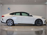 ☆BMWの前後重量配分50:50はエンジン自体をフロントタイヤよりも後ろにずらし、通常はエンジンルーム内に搭載される重量物であるバッテリーをトランクに移動させるなどして実現されています☆