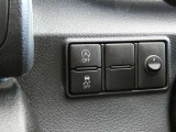 Aマークのスイッチはアイドリングストップ機能のON,OFF切替スイッチです。信号待ち等で停車時に一時的にエンジンを止めます、燃費向上に貢献しています。