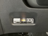 ハンドルの左下にETC2.0がついています。高速道路の料金所の通過も楽々です。 カードの取り出しもしやすい場所についています。