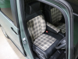 程よい硬さとホールド性が高いシートで長時間運転も快適です。