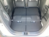 後席の操作がしやすく、荷物の量や大きさに合わせてスムーズにシートアレンジが行えます。