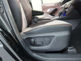 パワーシート搭載。微妙な調整が手軽にでき、ピッタリなポジションで運転することが可能です。