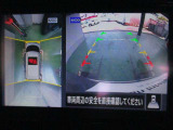 アラウンドビューモニターが駐車をアシスト☆4つの高解像度カメラで車の周囲を撮影。ミニバン、SUVなどの死角の駐停車も驚く程楽です!バックカメラは、車庫入れの時は勿論、後方の安全確認もできて安心です♪