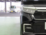 LEDヘッドライトは、点灯の瞬間から光量を発揮し、突然暗くなるトンネルなどでの安定感を高めます。