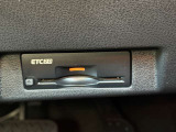 ETCならこんな利点が!!1. キャッシュレスシステムで、現金などを用意する必要無し!2. 料金所をノンストップで通過!3. 料金所付近での発進・停止の繰り返しがなくなり、排気ガスや騒音の発生が削減されます。