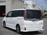 明るく広々、落ち着いた店内では、中古車のご検討・ご購入のほか、携帯電話(au)の購入等、様々なご相談に幅広く応えていきます♪