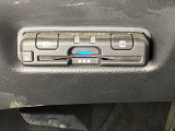 ハンドルの左下にETCがついています。高速道路の料金所の通過も楽々です。 カードの取り出しもしやすい場所についています。