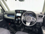 運転席まわりです。 各操作スイッチは使いやすい位置に配置されてます。