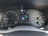 大型メーターで視界も良好な運転席廻りです。運転時の視線移動が少なくて済むので、安全性にも一役かってくれます。