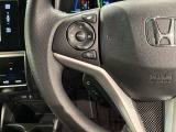 ステアリングにオーディオ操作スイッチが付いています。オーディオ画面に直接タッチしなくても操作が出来ますので、運転に集中できます。