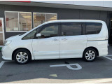 両側のドアがスライド式になっている仕様で、これにより、狭い場所での荷物の積み下ろしが容易になります。