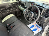 シート座面には着座姿勢を安定させるサイドサポートがあり、快適な運転環境を実現しています。