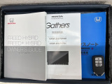 スマートキーは鍵をバッグに入れたままでもドアロックの開閉やエンジンのON・OFFができます。夜間や雨の日も鍵を探さなくて良いので便利です。