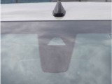 【アクティブセーフティブレーキ】前方の車両や障害物を検知し、ドライバーが回避操作を行わない場合に自動的にブレーキを作動させます。