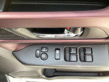 パワーウインド・電動格納付きドアミラースイッチは、運転席ドアに集中☆