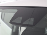 サポカーSとは、衝突被害軽減ブレーキに加えて、高齢者に多いと言われている踏み間違い事故防止をサポートする機能です。詳しくは販売店スタッフまでおたずねください。