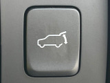 【パワーバックドア】スマートキーや運転席のボタンを押すだけでリアゲートが自動で開閉します!荷物を持っている時や、高い位置にあるバックドアを閉める際に便利な機能です♪