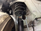 お車を安心してお乗りいただく為には、足回りの定期点検が欠かせません。サービスサポート(有償保証)では無料点検もご提供しており、安心のカーライフをお過ごしいただけるサポート体制が整っています。