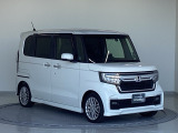 LEDヘッドライトを装備しています。LEDヘッドライトはとても明るく、雨の日や夜間走行も安全・安心です。オートライトコントロール付きで周囲の明るさに応じて自動で点灯・消灯します。