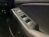 ドアミラーのスイッチは運転席ドアにあります。