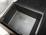 便利な収納ポケット、小物入れを各所に配置しています。