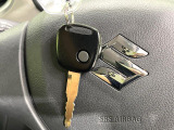 【キーレス】少し離れた場所からでもボタン一つでドアの開錠・施錠ができるのでとっても便利!ドアの鍵穴周りに傷をつけることもありません♪