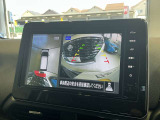 空から見たような映像で駐車ができるアラウンドビューモニター。ひと目でわかるセンサーに前後の衝突被害軽減ブレーキ付き。