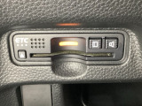 ハンドルの左下にETCがついています。高速道路の料金所の通過も楽々です。 カードの取り出しもしやすい場所についています。