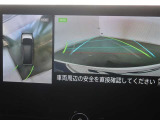 パノラミックビューモニター付きです。車両を上から見た様な映像を画面に表示。運転席からの目視だけでは見にくい、車両周辺の状況をリアルタイムでしっかり確認出来ます。