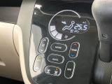【オートエアコン】一度お好みの温度に設定すれば、車内の温度を検知し風量や温度を自動で調整。暑い&hellip;寒い&hellip;と何度もスイッチ操作をする必要はありません。快適な車内空間には必須の機能ですね♪