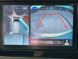 アラウンドビューモニターです。上空からお車の周りを見る感覚で表示されますので、車庫入れも簡単